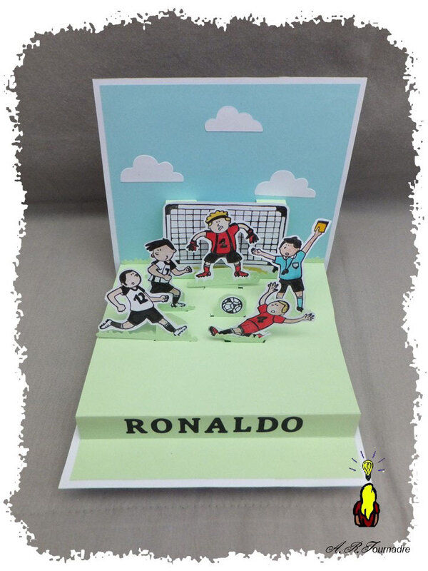 ART 2019 09 Ronaldo foot pop-up 5