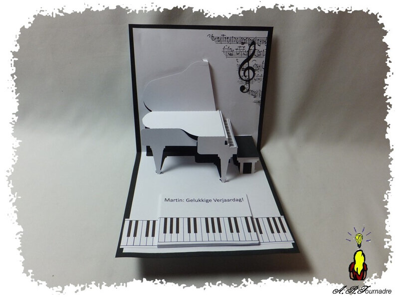 ART 2016 11 piano kirigami pop-up 2