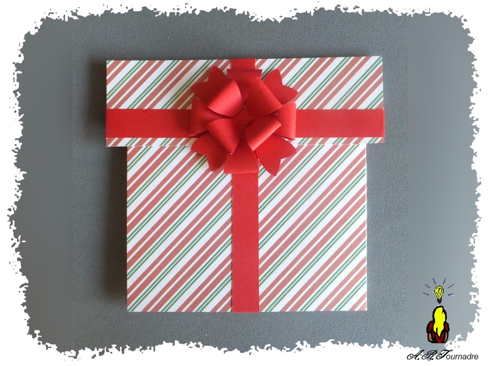 ART 2025 11 cadeau & couvercle 1 carte paquet cadeau