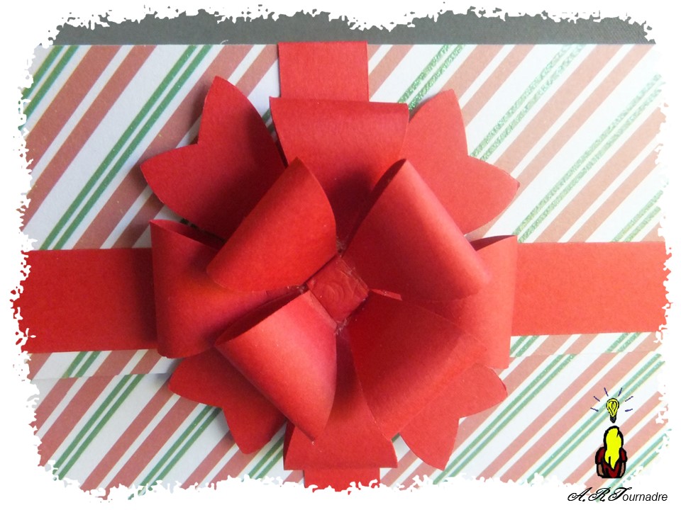 ART 2025 11 cadeau & couvercle 2 nœud à la perforatrice EK Succès