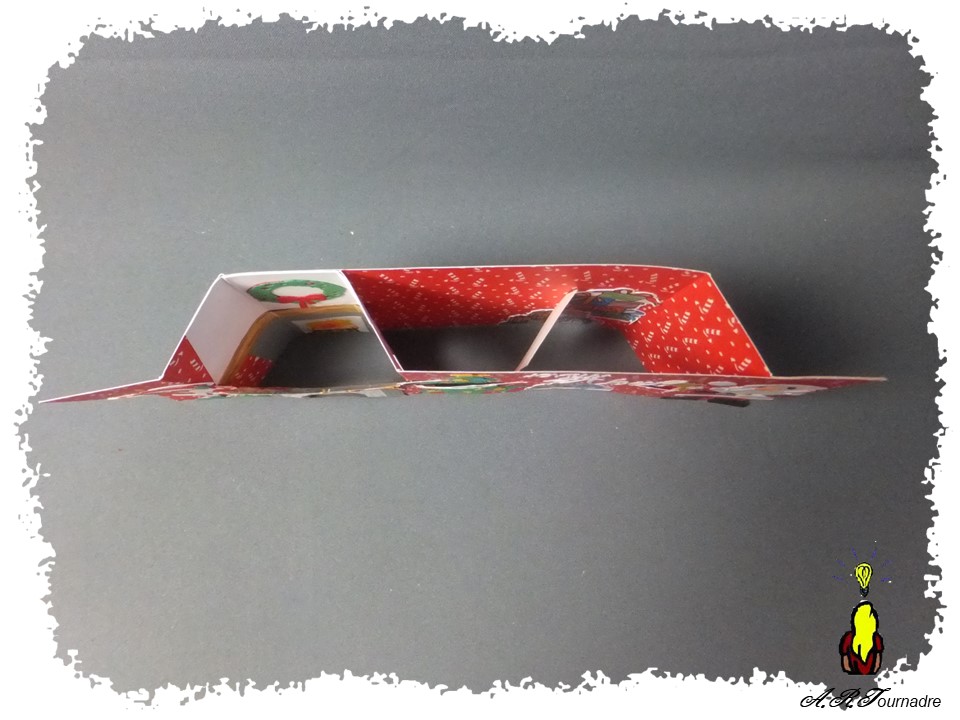 ART 2025 12 Pere et Mere Noel 9 détail du mécanisme de la carte pop-up