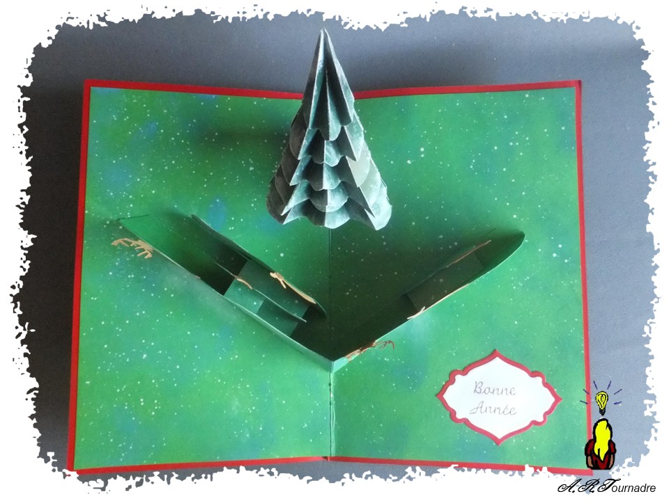 ART 2025 12 sapin PaperPaul foret 8 pli en V vu de dessus