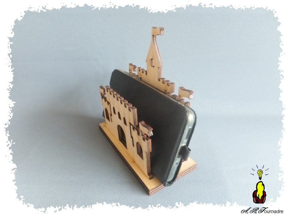 ART 2026 02 porte telephone chateau 2 porte téléphone en forme de château