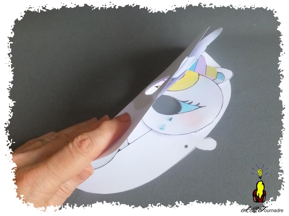 ART 2026 03 masque 10 masque pop-up licorne à l'ouverture