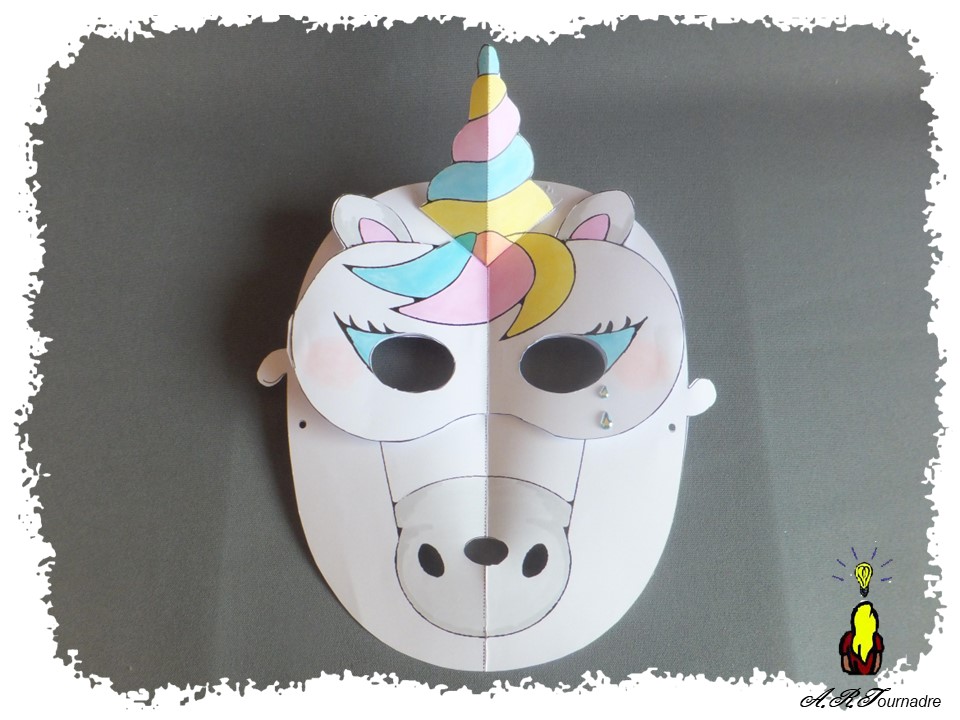 ART 2026 03 masque 11 masque pop-up licorne vu de face