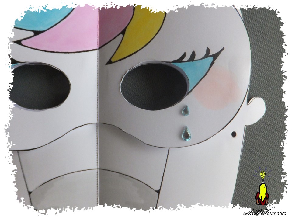 ART 2026 03 masque 12 détail des strass du masque licorne