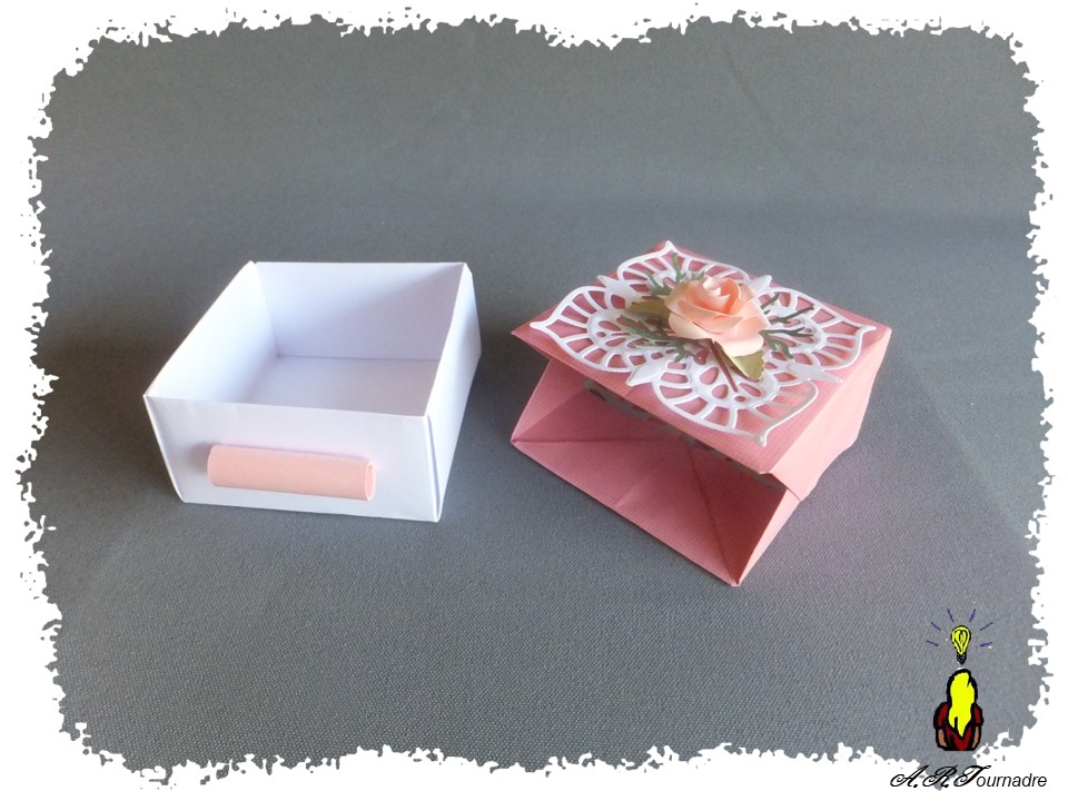 boite avec tiroir sorti