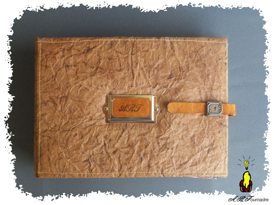 ART 2026 04 classeur 3 couverture du classeur en faux cuir