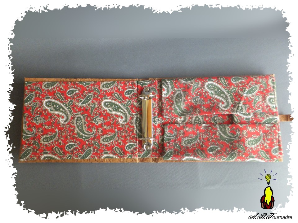 ART 2026 04 classeur 8 intérieur du classeur rabattu