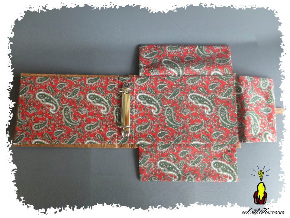 ART 2026 04 classeur 9 intérieur du classeur rabats ouverts