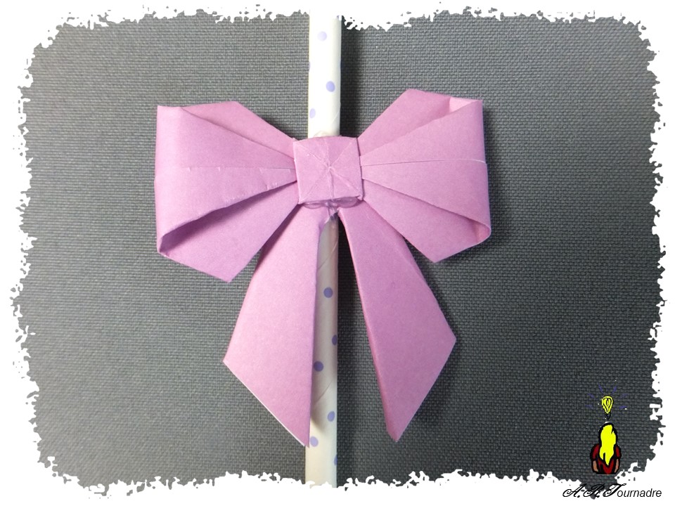 ART 2026 06 baguette lune 4 détail du nœud origami