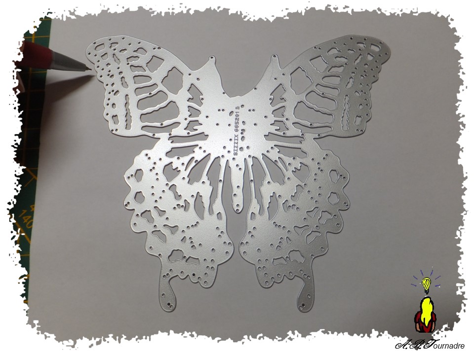 ART 2026 06 papillon & huile 3 tracé du contour à découper