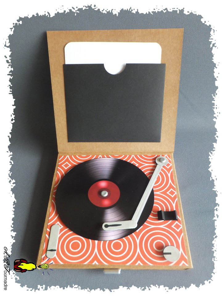 ART 2026 05 tourne disque scrap 2 bras mobile du tourne disque