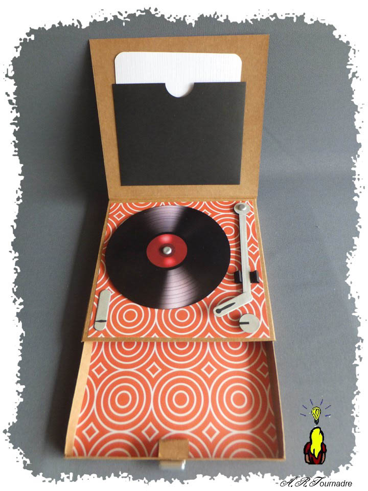 ART 2026 05 tourne disque scrap 3 tourne disque tiroir ouvert